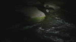 宮崎県都城市にある関之尾滝の上側の岩場の夜の姿